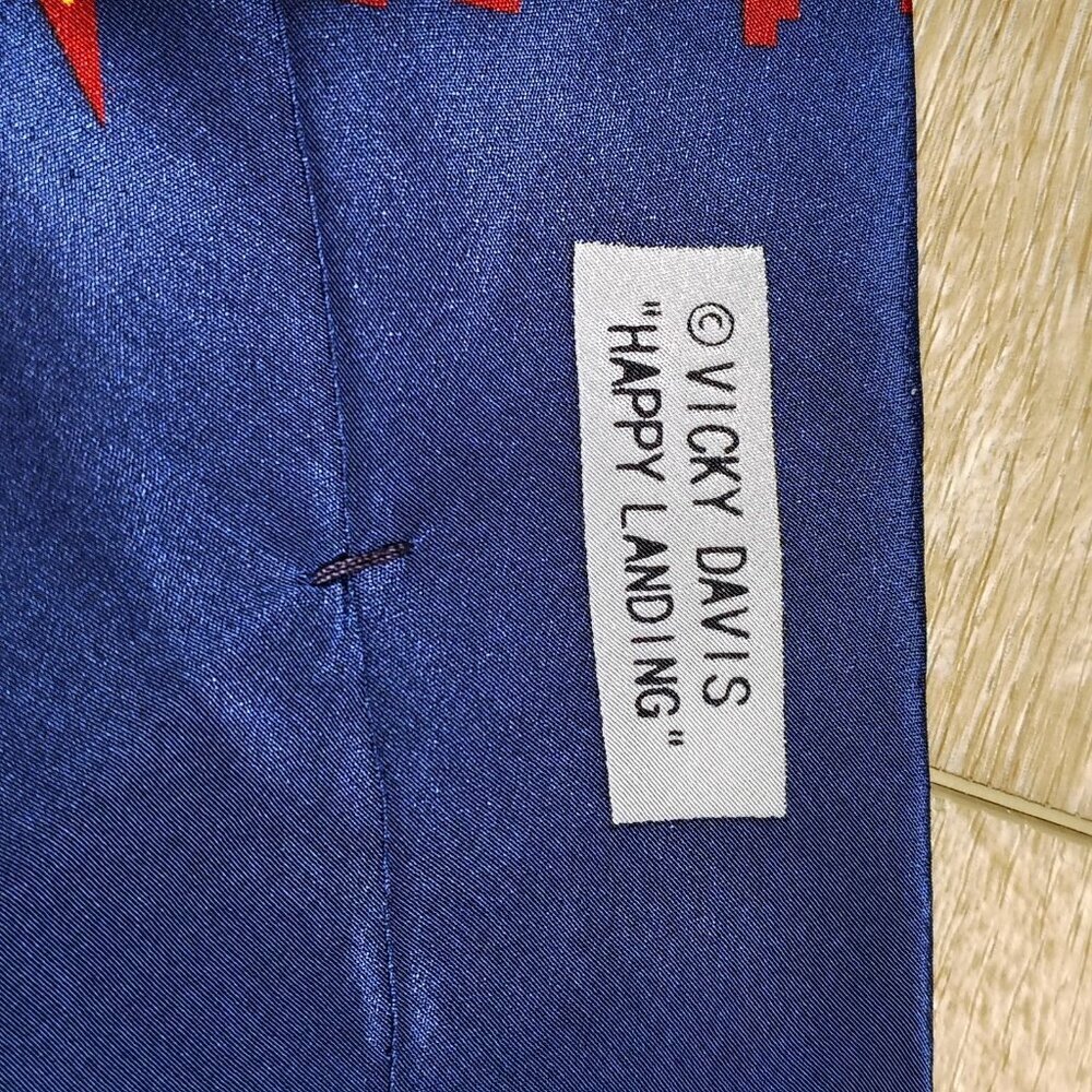 Vicki Davis New York Happy Landing Tie 100% Silk - Picture 7 of 8